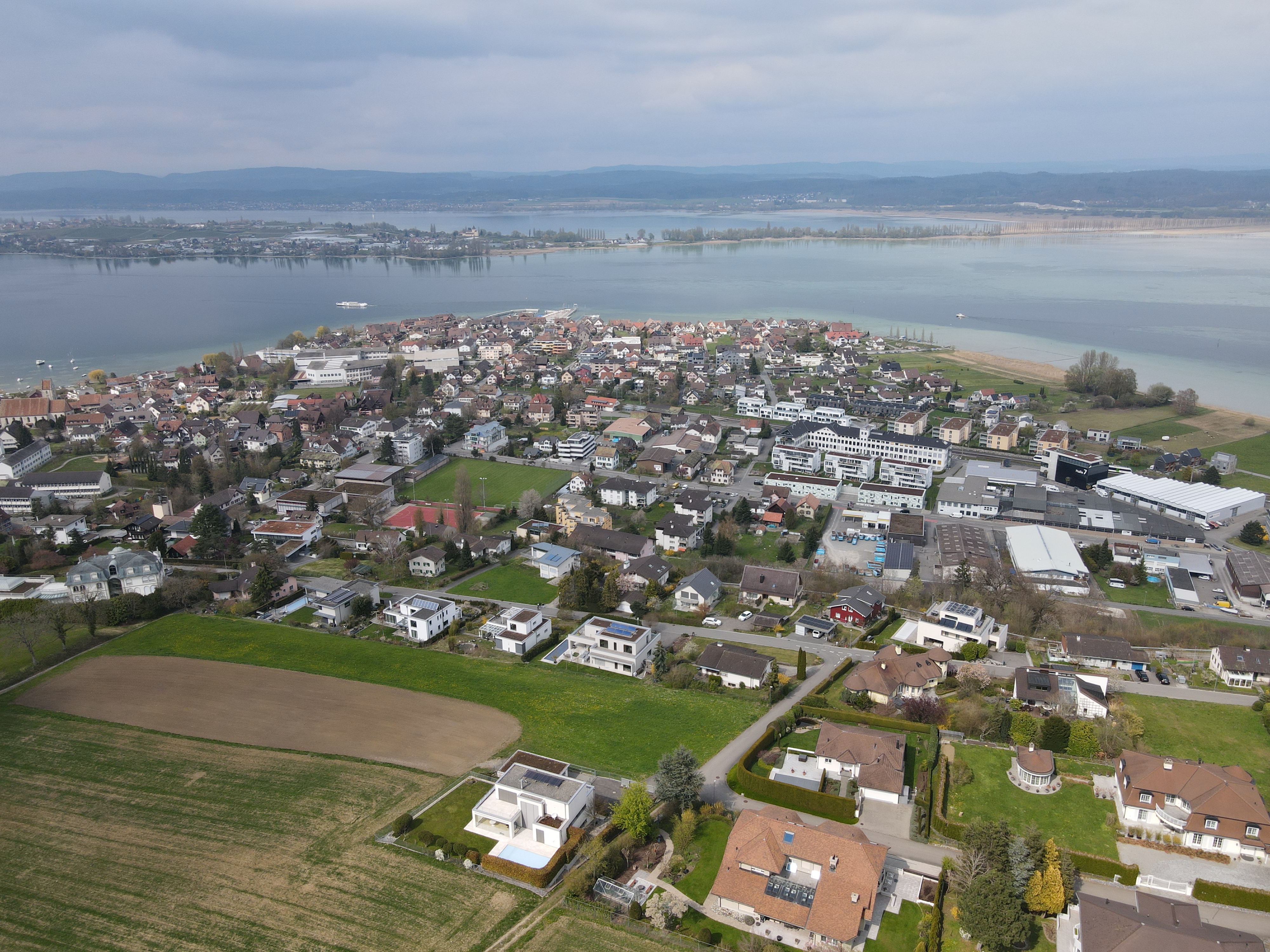 Wir lassen auch die Kirche im Dorf